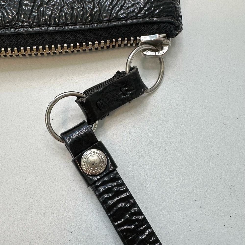 Coach Laura Signature Tote Bag – Black/Gray Canvas with Patent Leather Trim - Picture 8 of 12